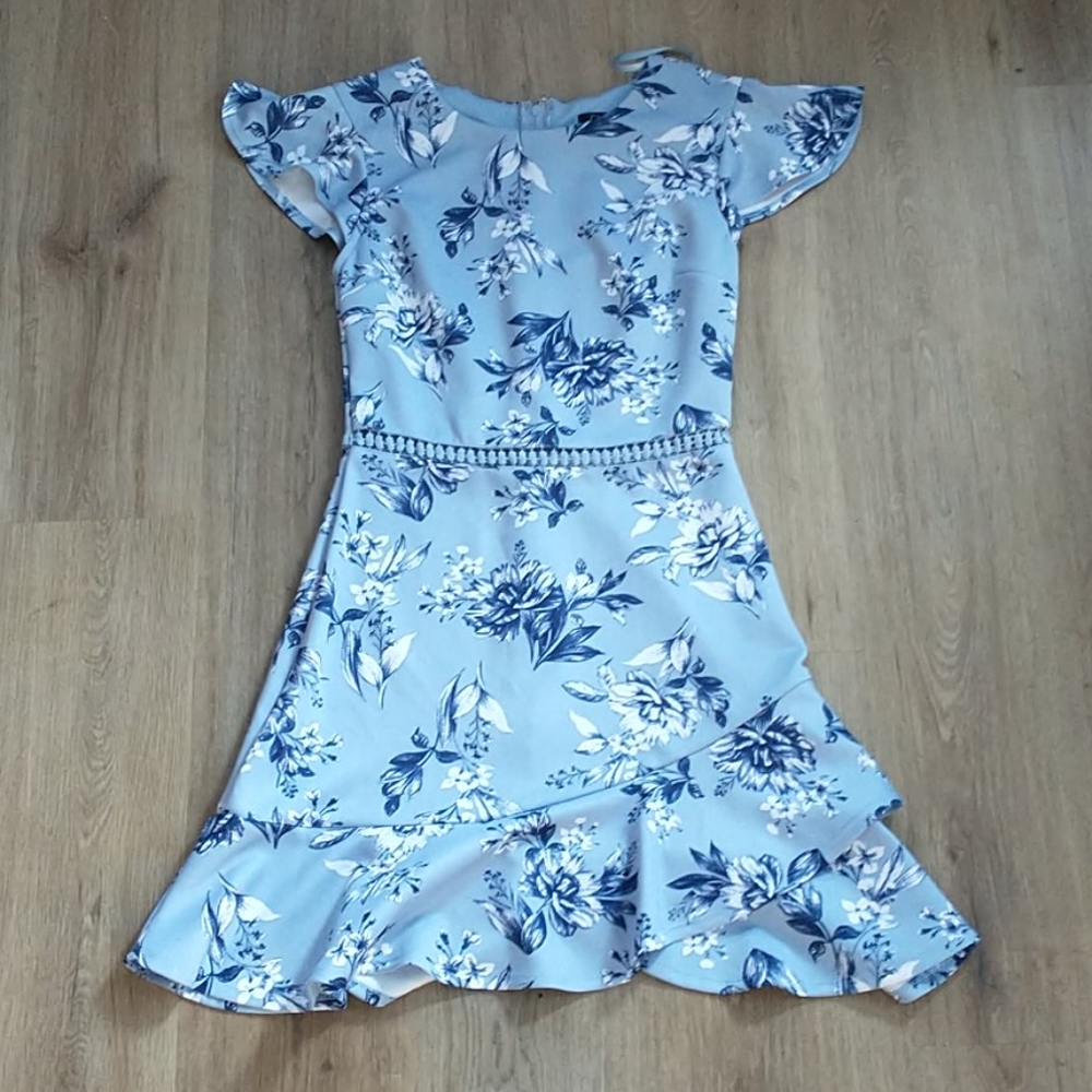 Floral summer dress, in brand new condition